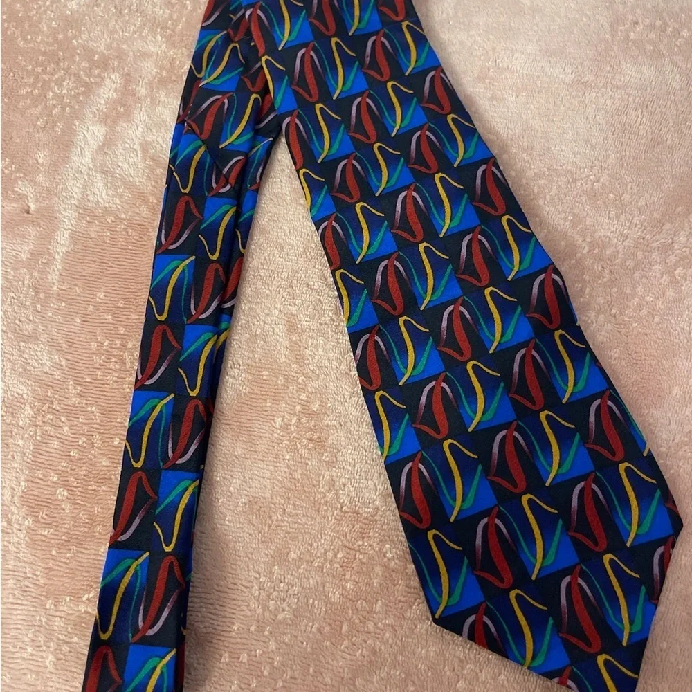 Vibrant Geometric Patterned Tie